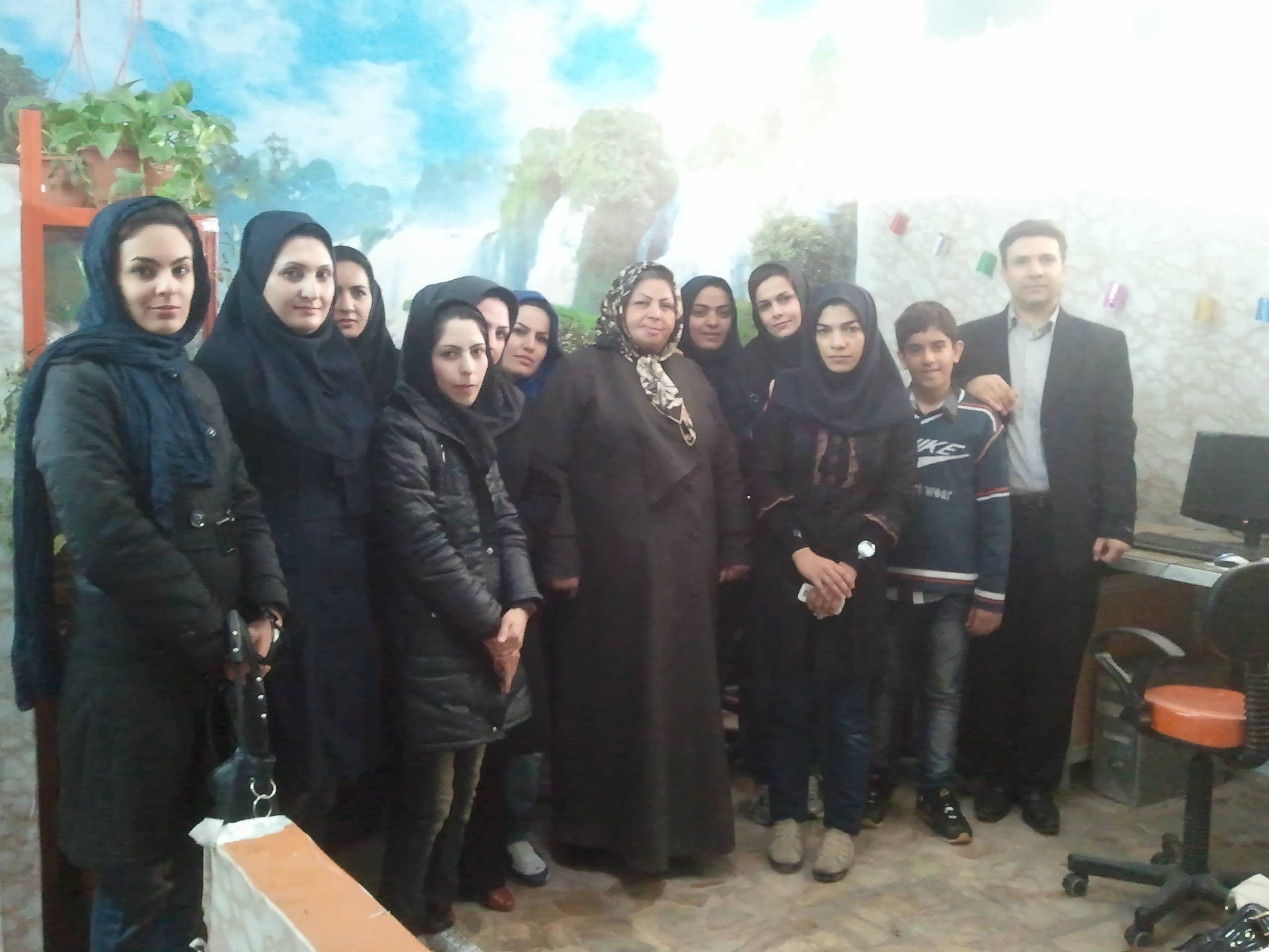 http://www.n-javan.com/aks/tahereh-javan/jpg2013-01-02%2014.21.10.jpg